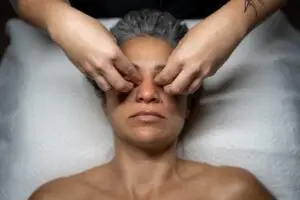 Cejas sombreadas – The Slow Room